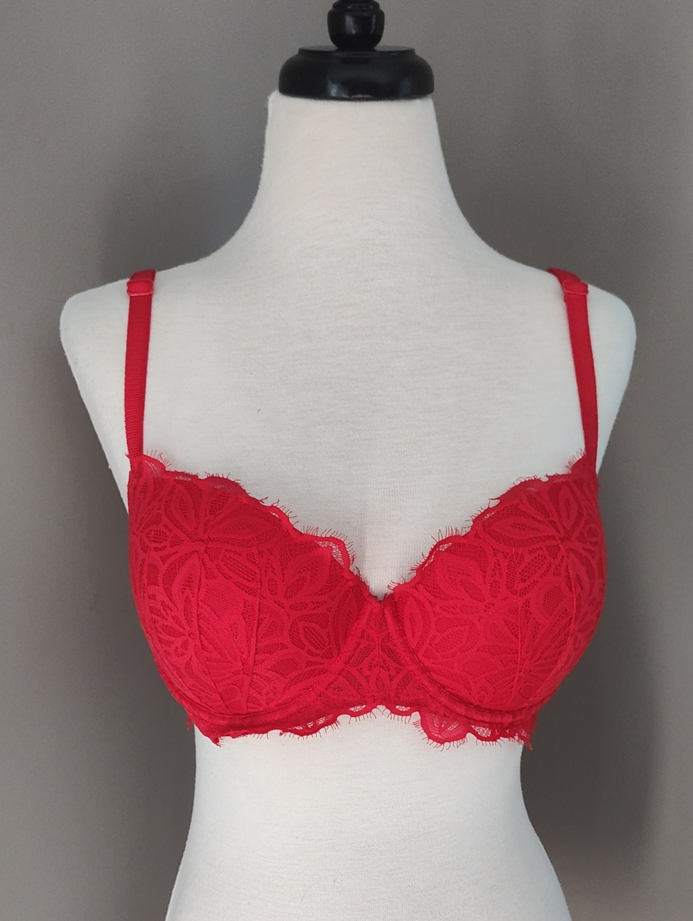 Victoria's Secret Beautiful Red Lace Push Up Underwire Bra With Double Straps